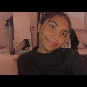 Meet your Posher, Amina